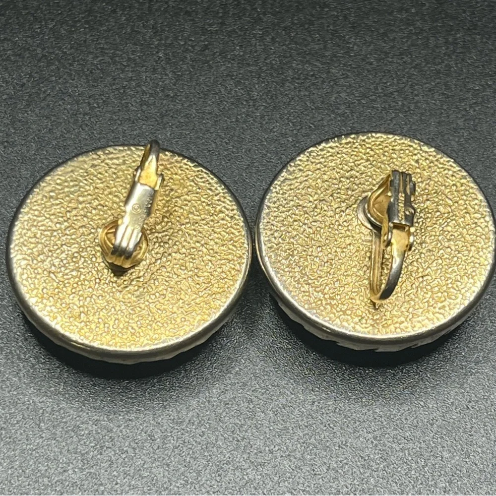vintage sarah coventry confetti lucite clip on earrings gold tone round